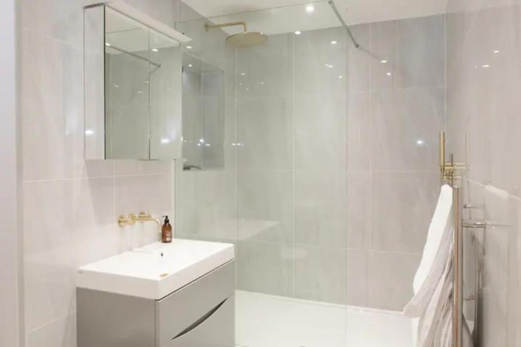 Shoreditch - Immaculate 2 Bedrooms Flat For 6 *